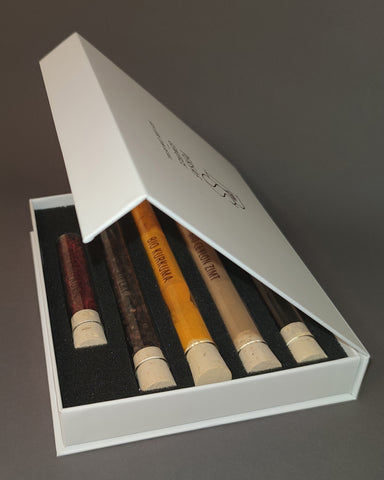 PerSaf Box: 1 Bourbon Vanilleschoten (DE-ÖKO-006) ,15g Bio Ceylon Zimtpulver (DE-ÖKO-006), 15g Bio Kurkumapulver (DE-ÖKO-006),15g Voatsiperifery Pfeffer,1g Safran